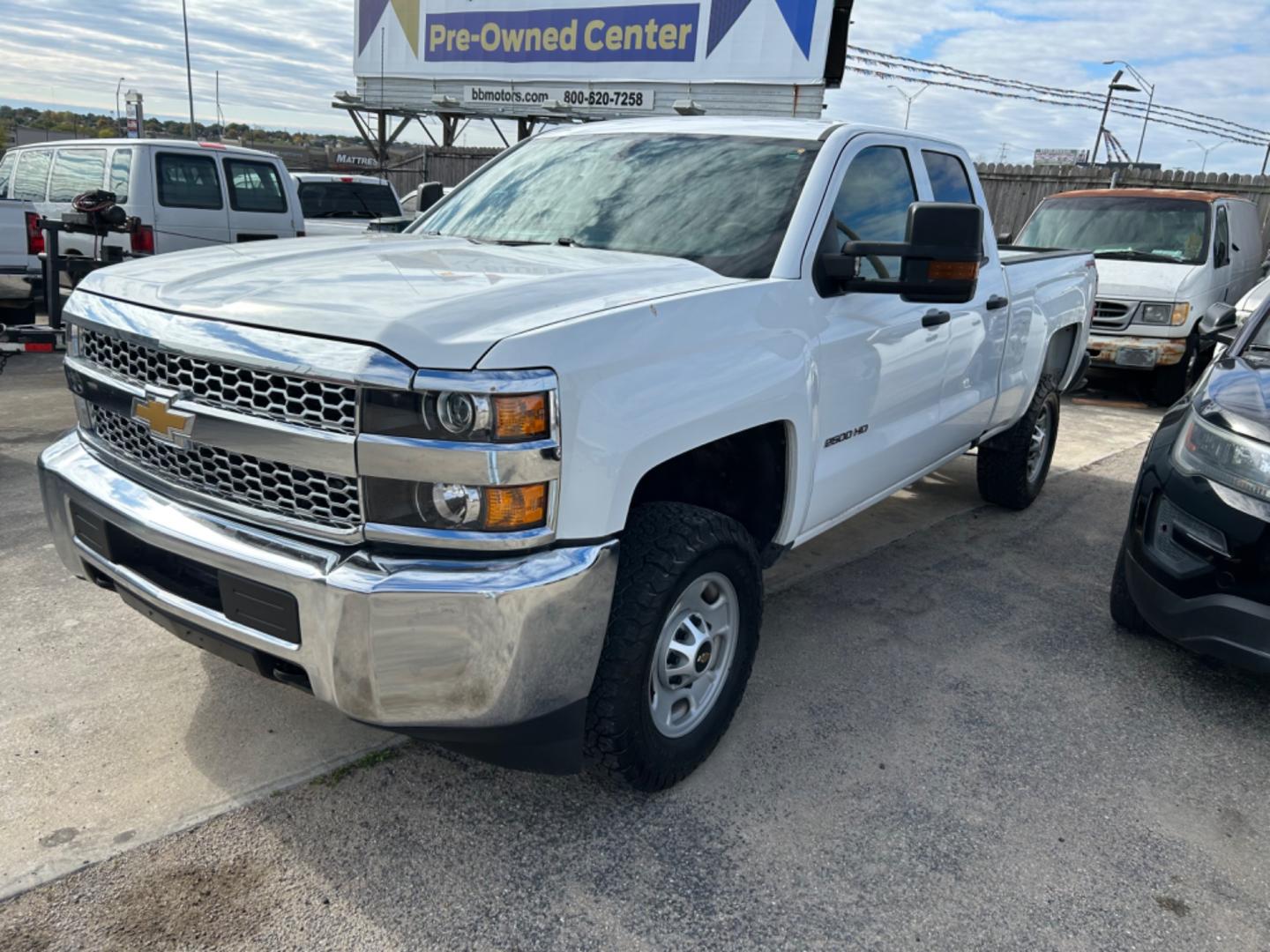 2019 White /Grey Chevrolet Silverado 2500HD Work Truck Double Cab 4WD (2GC2KREG8K1) with an 6.0L V8 OHV 16V engine, 6A transmission, located at 1687 Business 35 S, New Braunfels, TX, 78130, (830) 625-7159, 29.655487, -98.051491 - Photo#0